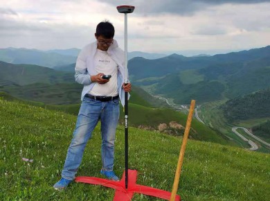 一步一個(gè)腳印，丈量腳下土地的測繪人